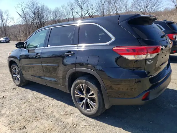 5TDBZRFH6KS979586 2019 TOYOTA HIGHLANDER - Image 2