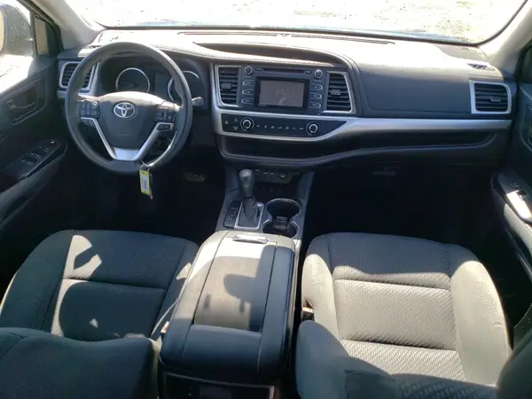 5TDBZRFH6KS979586 2019 TOYOTA HIGHLANDER - Image 8