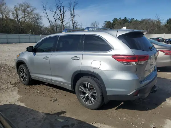 5TDBZRFH7HS367566 2017 TOYOTA HIGHLANDER - Image 2