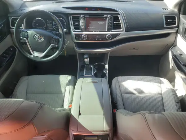 5TDBZRFH7HS367566 2017 TOYOTA HIGHLANDER - Image 8