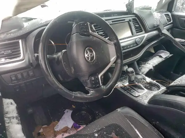 5TDBZRFH7HS369124 2017 TOYOTA HIGHLANDER - Image 8