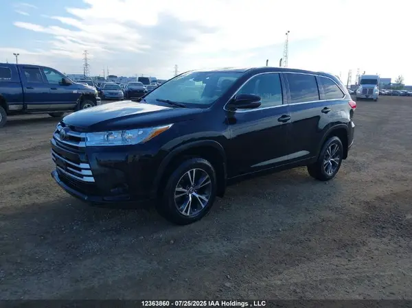 5TDBZRFH7HS375117 2017 TOYOTA HIGHLANDER - Image 2
