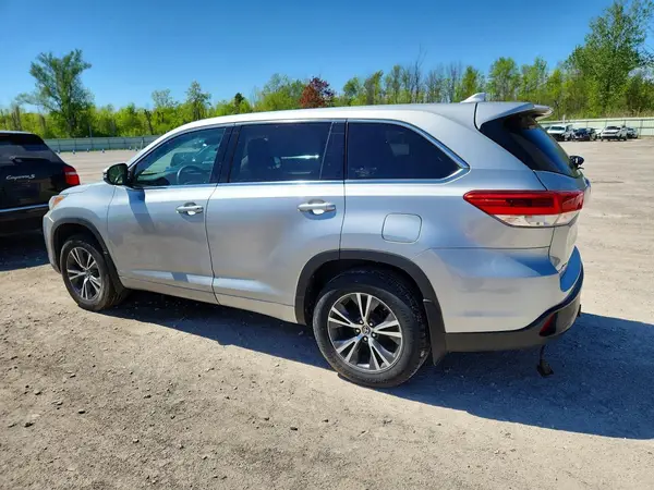 5TDBZRFH7HS381385 2017 TOYOTA HIGHLANDER - Image 2