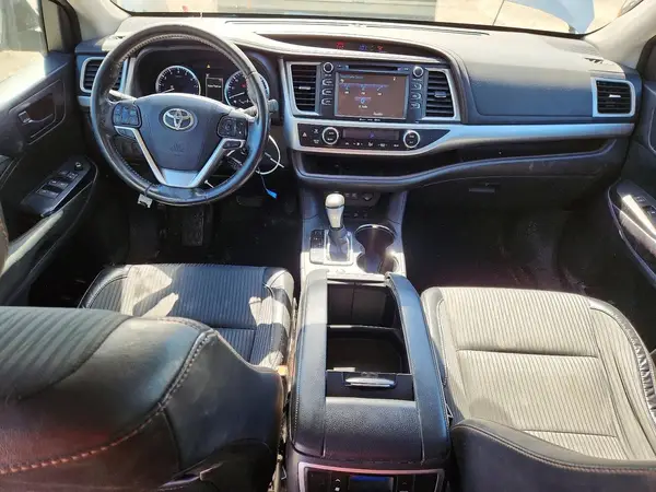 5TDBZRFH7HS381385 2017 TOYOTA HIGHLANDER - Image 8