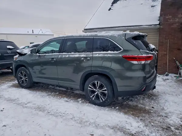 5TDBZRFH7HS398977 2017 TOYOTA HIGHLANDER - Image 2