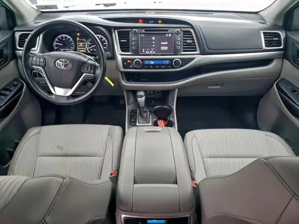 5TDBZRFH7HS398977 2017 TOYOTA HIGHLANDER - Image 8