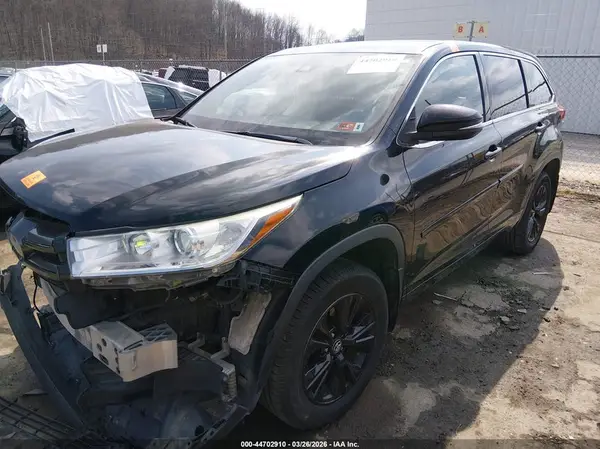 5TDBZRFH7HS412845 2017 TOYOTA HIGHLANDER - Image 2