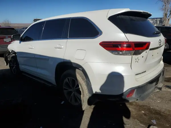 5TDBZRFH7HS418242 2017 TOYOTA HIGHLANDER - Image 2