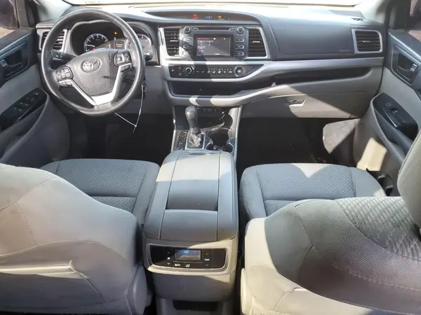 5TDBZRFH7HS418242 2017 TOYOTA HIGHLANDER - Image 8