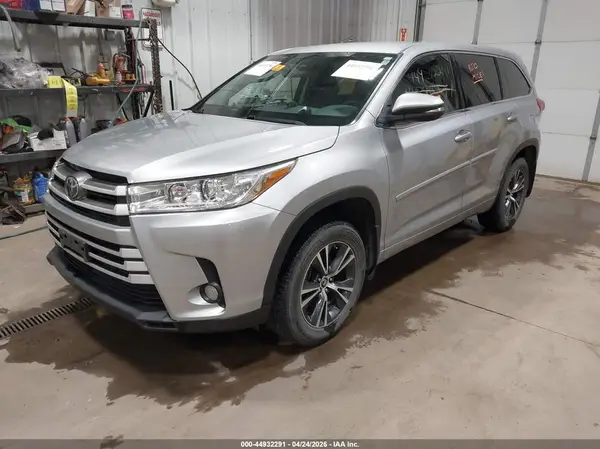 5TDBZRFH7HS425871 2017 TOYOTA HIGHLANDER - Image 2