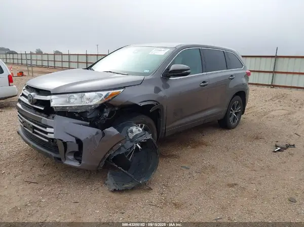 5TDBZRFH7HS429595 2017 TOYOTA HIGHLANDER - Image 2
