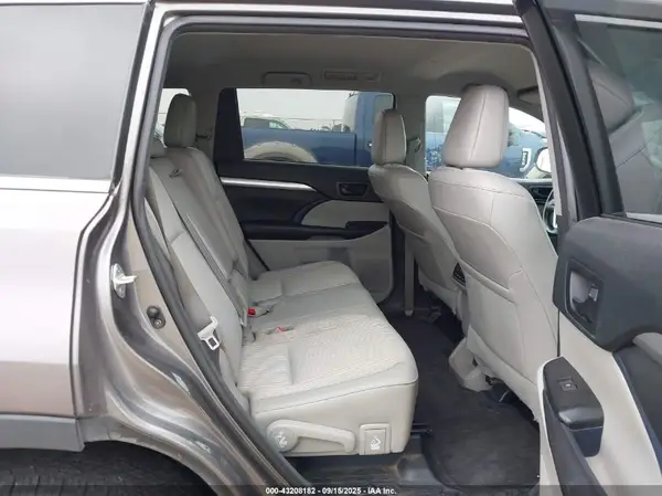 5TDBZRFH7HS429595 2017 TOYOTA HIGHLANDER - Image 8