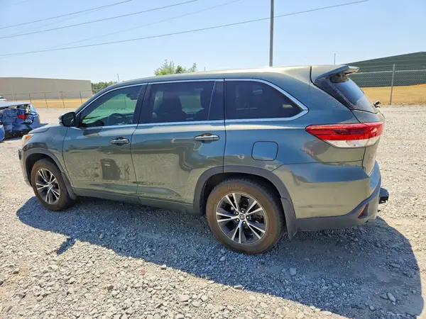 5TDBZRFH7HS429645 2017 TOYOTA HIGHLANDER - Image 2