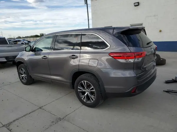 5TDBZRFH7HS432464 2017 TOYOTA HIGHLANDER - Image 2