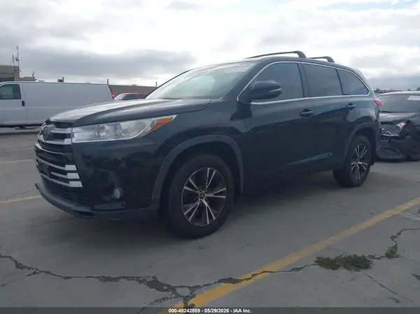 5TDBZRFH7HS443691 2017 TOYOTA HIGHLANDER - Image 2