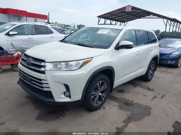 5TDBZRFH7HS456148 2017 TOYOTA HIGHLANDER - Image 2