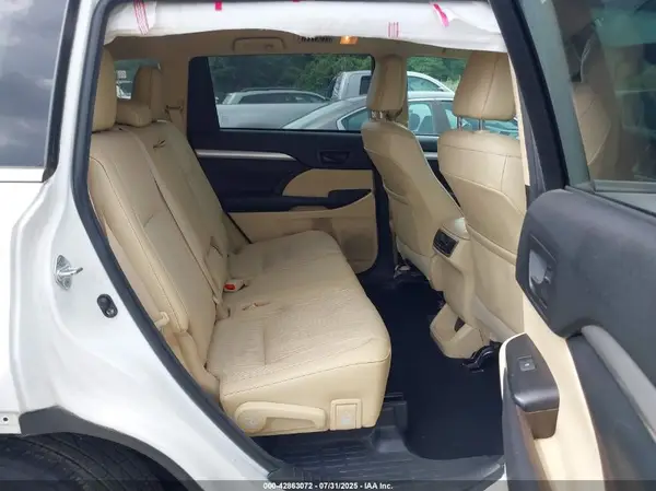 5TDBZRFH7HS456148 2017 TOYOTA HIGHLANDER - Image 8