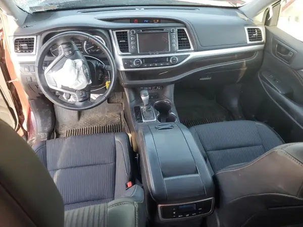 5TDBZRFH7HS458630 2017 TOYOTA HIGHLANDER - Image 8
