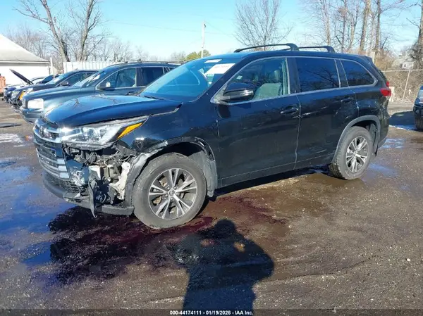 5TDBZRFH7HS458773 2017 TOYOTA HIGHLANDER - Image 2