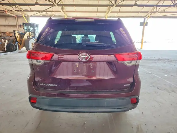 2017 TOYOTA HIGHLANDER auction photo 6