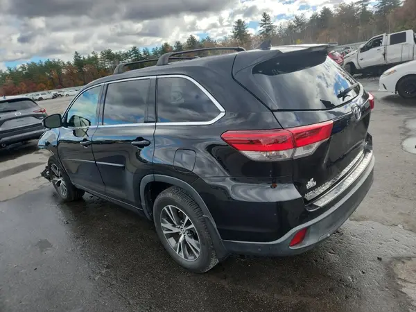 5TDBZRFH7HS472947 2017 TOYOTA HIGHLANDER - Image 2