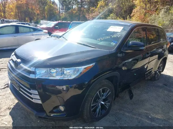 5TDBZRFH7JS497059 2018 TOYOTA HIGHLANDER - Image 2