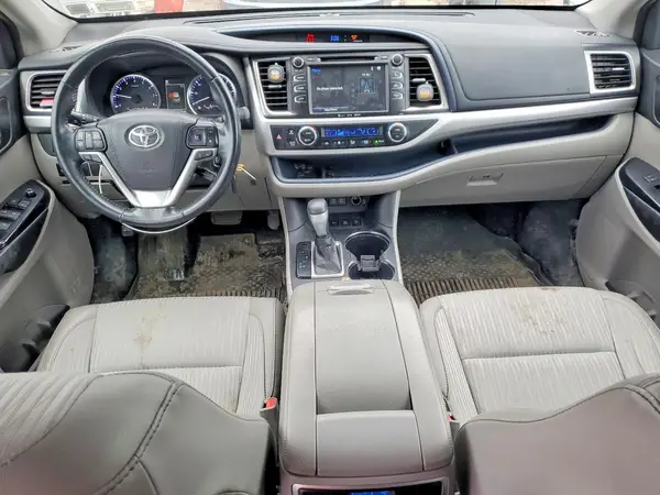5TDBZRFH7JS802981 2018 TOYOTA HIGHLANDER - Image 8