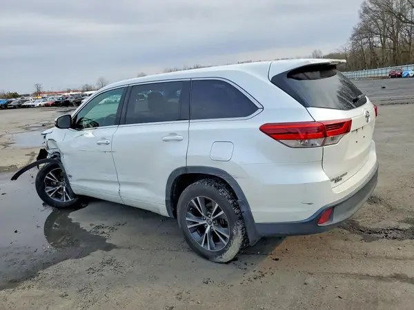5TDBZRFH7JS803628 2018 TOYOTA HIGHLANDER - Image 2