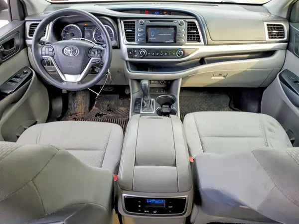 5TDBZRFH7JS803628 2018 TOYOTA HIGHLANDER - Image 8