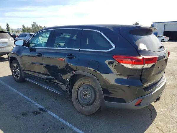 5TDBZRFH7JS815441 2018 TOYOTA HIGHLANDER - Image 2