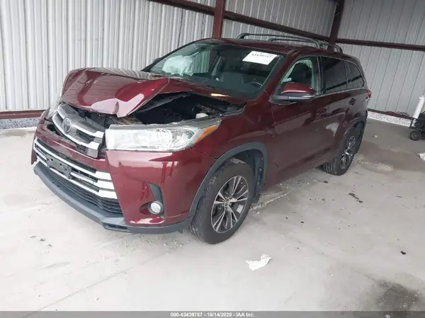 5TDBZRFH7JS816167 2018 TOYOTA HIGHLANDER - Image 2
