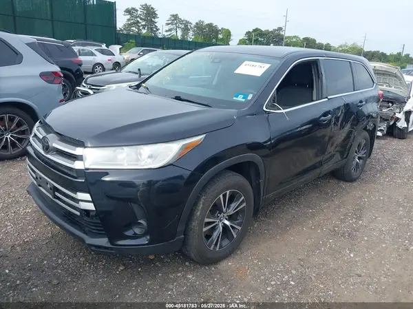 5TDBZRFH7JS822390 2018 TOYOTA HIGHLANDER - Image 2