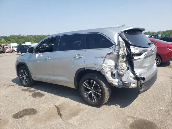 5TDBZRFH7JS830067 2018 TOYOTA HIGHLANDER - Image 2