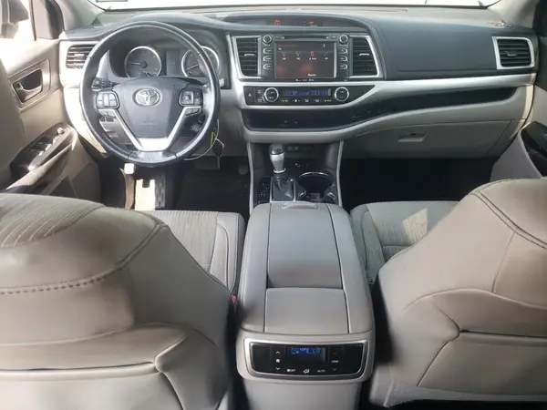 5TDBZRFH7JS830067 2018 TOYOTA HIGHLANDER - Image 8