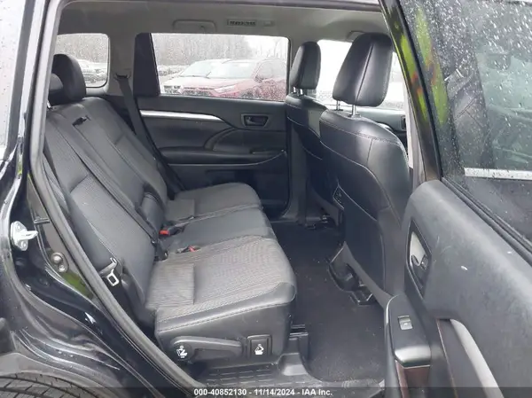 5TDBZRFH7JS835432 2018 TOYOTA HIGHLANDER - Image 8