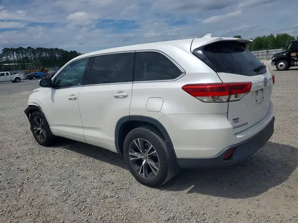 5TDBZRFH7JS861965 2018 TOYOTA HIGHLANDER - Image 2