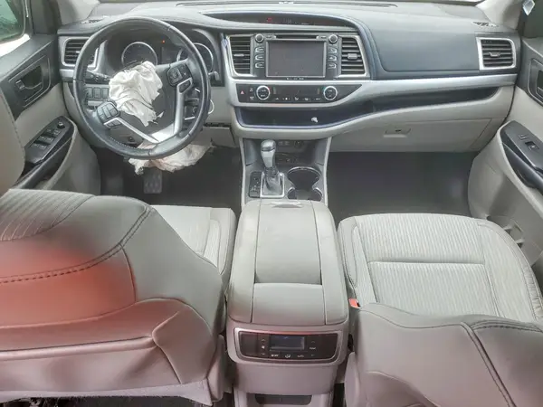 5TDBZRFH7JS861965 2018 TOYOTA HIGHLANDER - Image 8