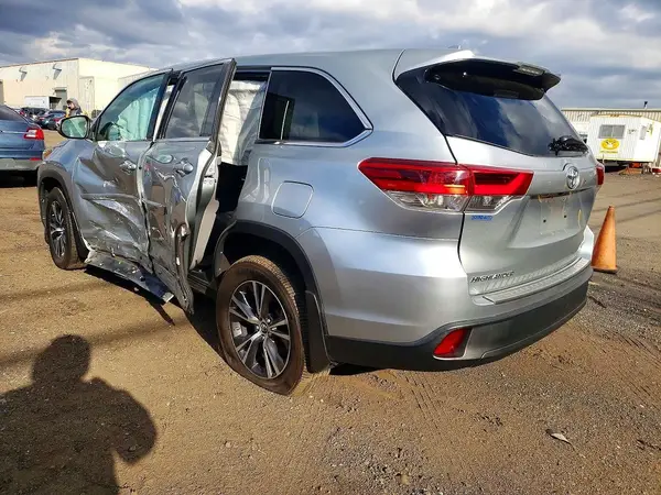 5TDBZRFH7JS870472 2018 TOYOTA HIGHLANDER - Image 2