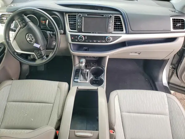 5TDBZRFH7JS870472 2018 TOYOTA HIGHLANDER - Image 8