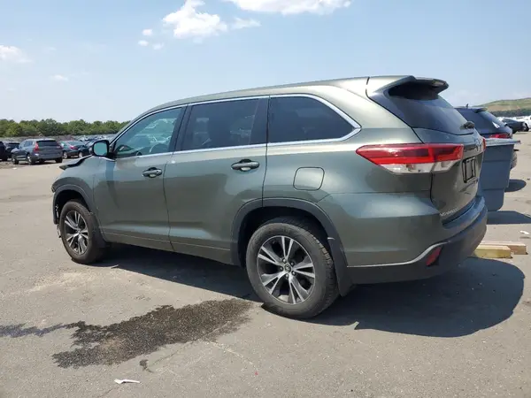 5TDBZRFH7JS876692 2018 TOYOTA HIGHLANDER - Image 2