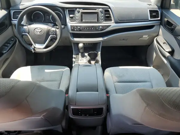 5TDBZRFH7JS876692 2018 TOYOTA HIGHLANDER - Image 8