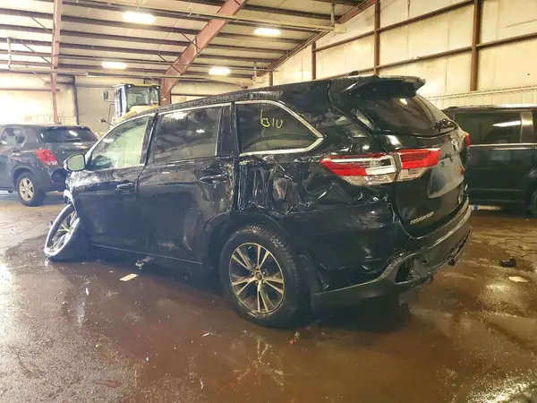 5TDBZRFH7JS880998 2018 TOYOTA HIGHLANDER - Image 2