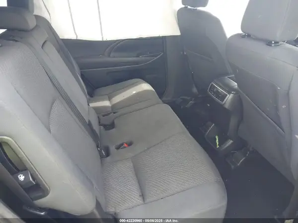 5TDBZRFH7JS889068 2018 TOYOTA HIGHLANDER - Image 8