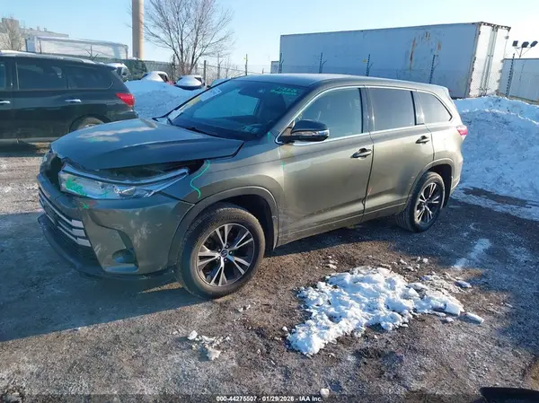 5TDBZRFH7JS892648 2018 TOYOTA HIGHLANDER - Image 2