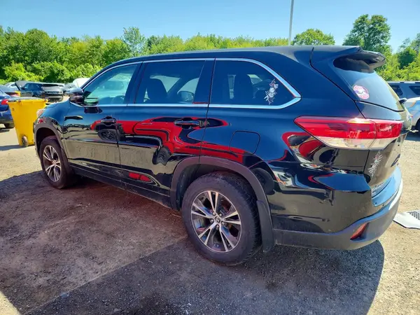 5TDBZRFH7JS898904 2018 TOYOTA HIGHLANDER - Image 2