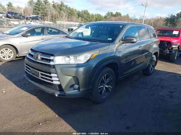 5TDBZRFH7JS911151 2018 TOYOTA HIGHLANDER - Image 2