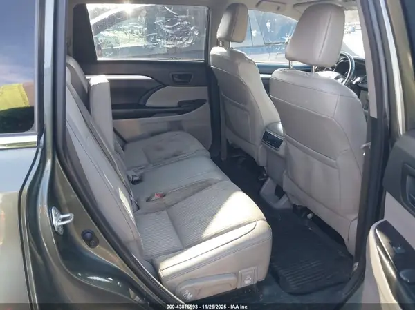 5TDBZRFH7JS911151 2018 TOYOTA HIGHLANDER - Image 8