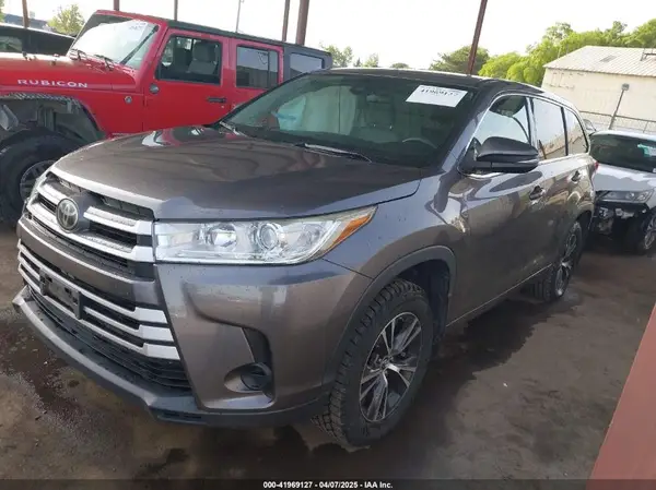 5TDBZRFH7JS915135 2018 TOYOTA HIGHLANDER - Image 2