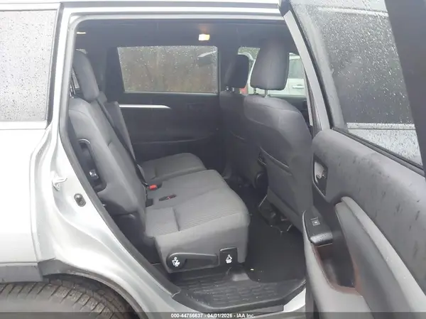 5TDBZRFH7KS712621 2019 TOYOTA HIGHLANDER - Image 8