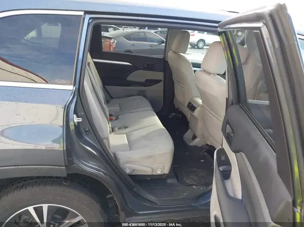 5TDBZRFH7KS722548 2019 TOYOTA HIGHLANDER - Image 8